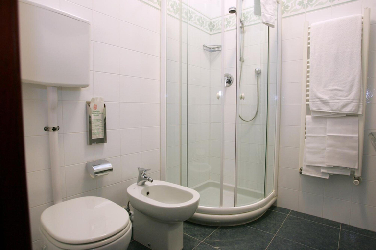 Bathroom 5, Le Petit Hotel, Torino