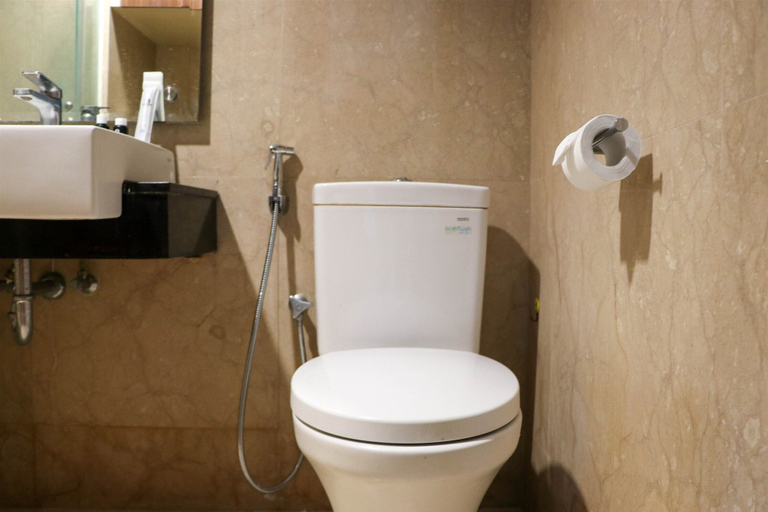 Bathroom 2, Modern Look Studio Apartment At Capitol Park Residence, Jakarta Pusat