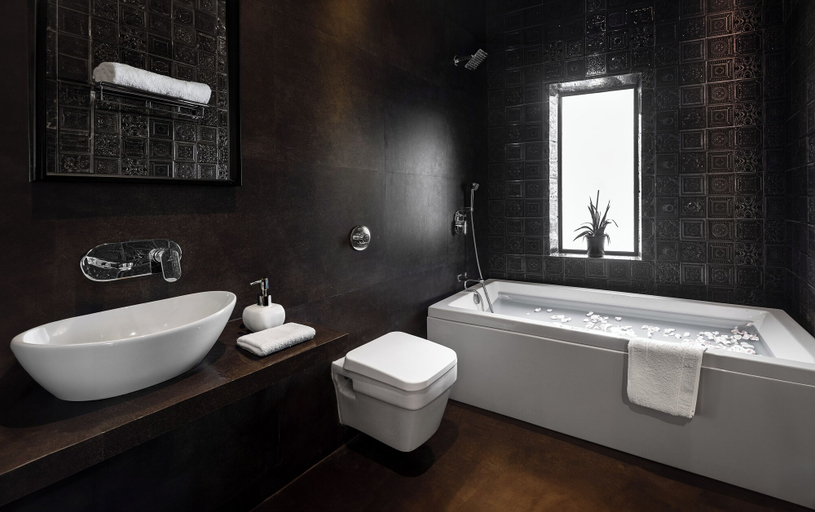 Bathroom 5, Arnna Hotel - Goregaon, Mumbai Suburban