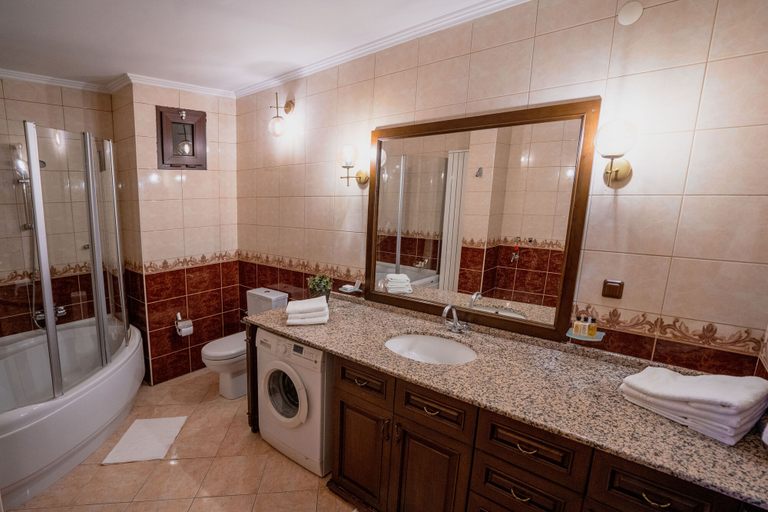 Bathroom 5, Verula City Apartments, Merkez