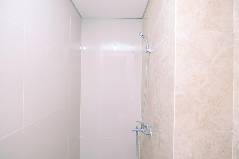 Bathroom 3, Simply Modern And Classic 2Br At Transpark Cibubur Apartment, Depok