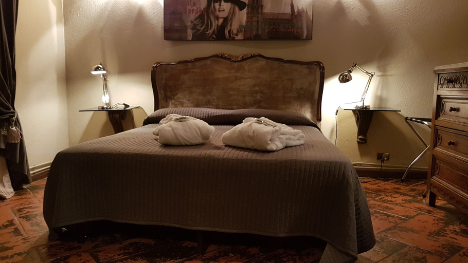 Bedroom 3, Almanuda Naturist Retreat, Viterbo