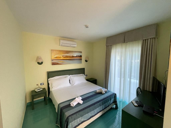 Bedroom 3, Hotel Baia Dei Faraglioni, Foggia