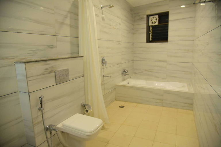 Bathroom 4, Hotel the Hind, Sirohi
