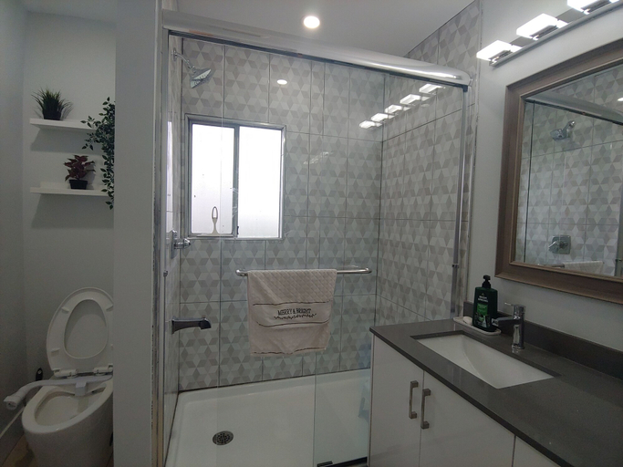Bathroom 4, Sarla Villa Surrey, Greater Vancouver