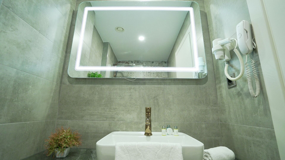 Bathroom 5, Homey Airport Hotel, Arnavutkoy