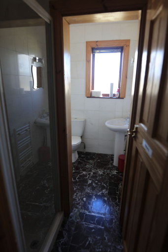Bathroom 3, sandwick bay guest house, Eilean Siar