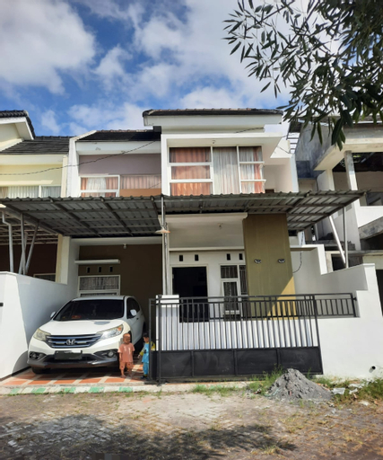 Family House Taman Dau, Malang