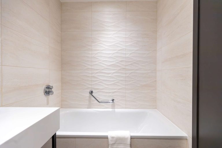 Bathroom 5, Radisson Blu Hotel, Glasgow, Glasgow