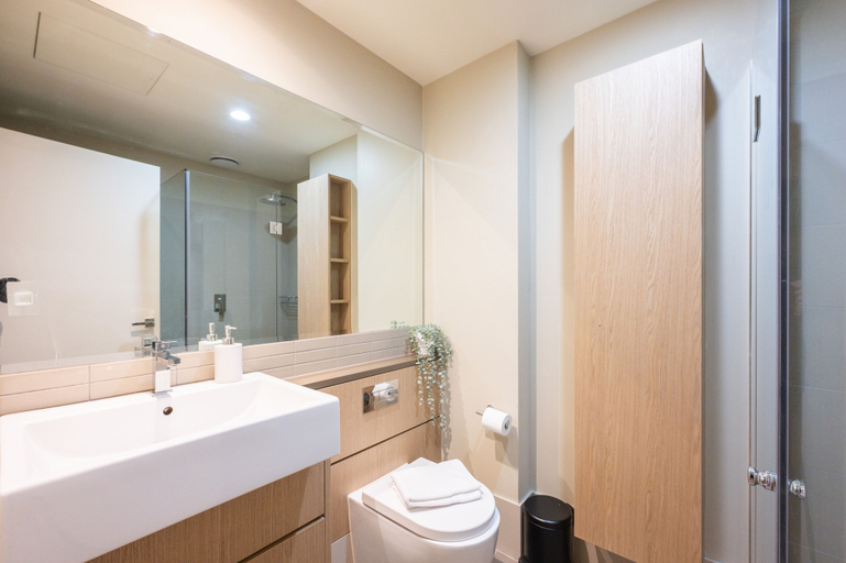 Bathroom 4, Molly's Little Apartments, Melbourne