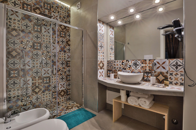 Bathroom 5, Casa D'Angiò, Foggia