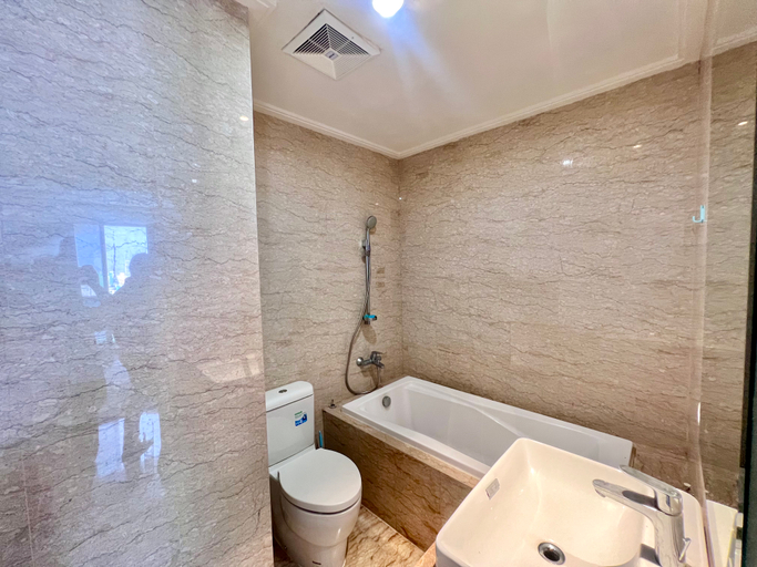 Bathroom 5, Private Lift 2BR Menteng Park Apartemen by Sakala Home, Central Jakarta