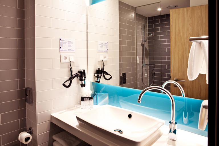 Bathroom 3, Holiday Inn Express & Suites BASEL - ALLSCHWIL by IHG, Arlesheim