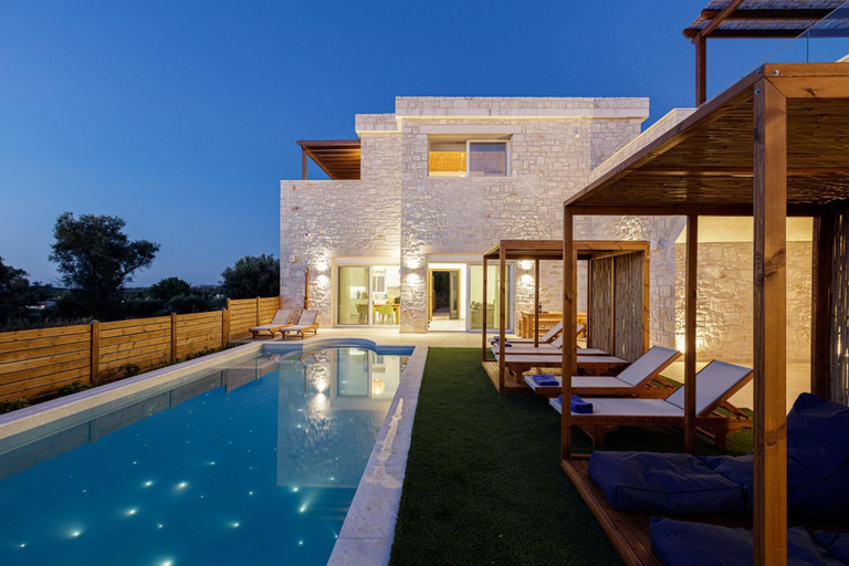Room 2, Mandana Villa - With Heated Pool Jacuzzi, Crete