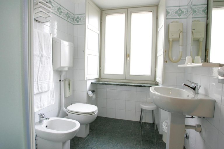 Bathroom 5, Le Petit Hotel, Torino