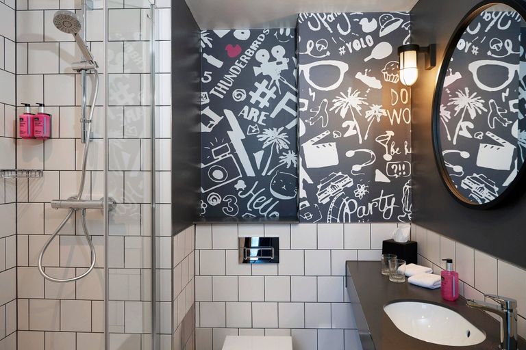Bathroom 4, Moxy Slough, Slough