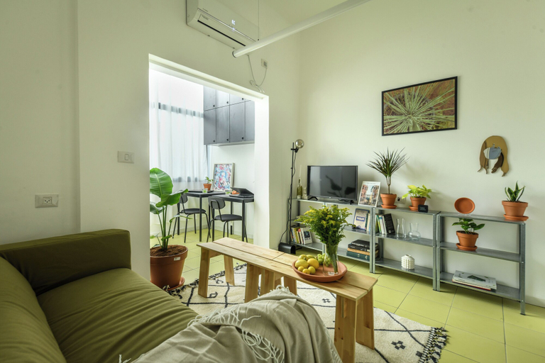 Living area 4, Green Oasis 1BR Apartment in Downtown