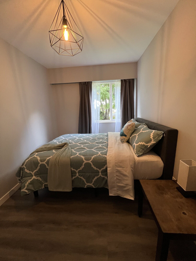 Bedroom 3, WC Oceanside Inn, Mount Waddington
