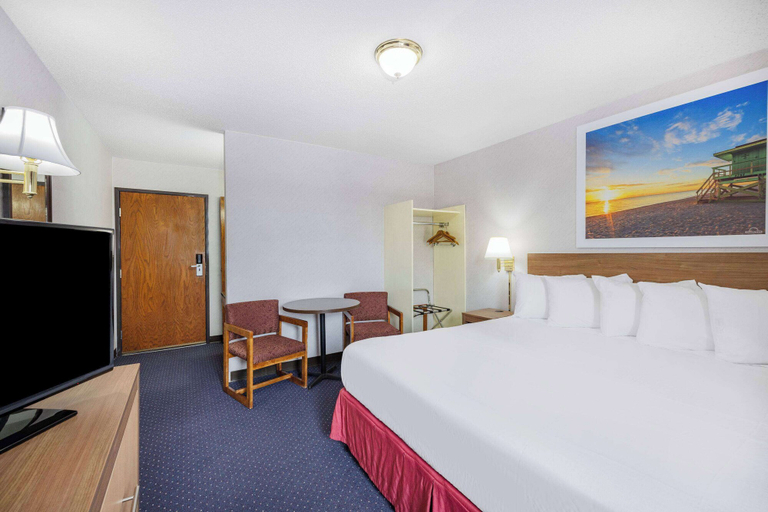 Bedroom 3, Days Inn by Wyndham Monticello, Wright