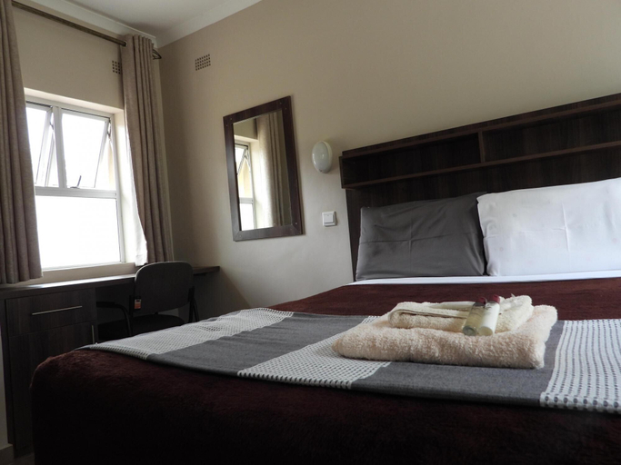 Room 4, 2 Bedroomed Apartment With En-suite and Kitchenette - 2066, Harare