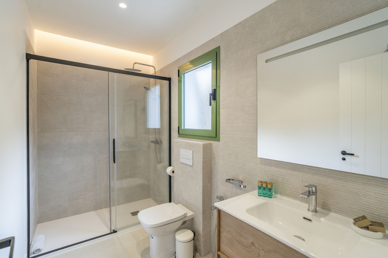 Bathroom 4, Paredones 3 Villa Rural Caminito del Rey, Málaga