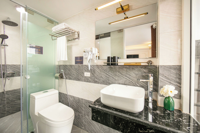 Bathroom 4, TrangTrang Classy Hotel, Hoàn Kiếm