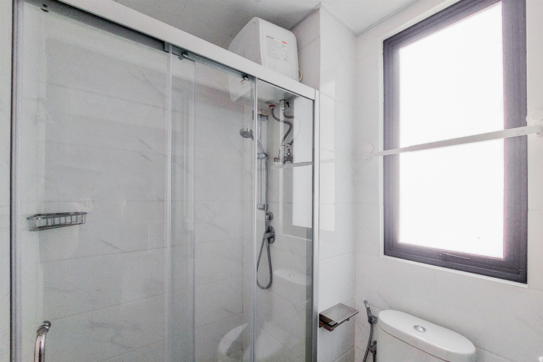 Bathroom 3, Well Furnished And Cozy 2Br Sky House Bsd Apartment, Tangerang Selatan