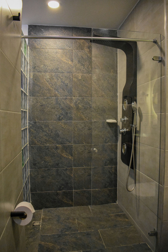 Bathroom 3, Cora 96 Street Apartments, Santafé de Bogotá