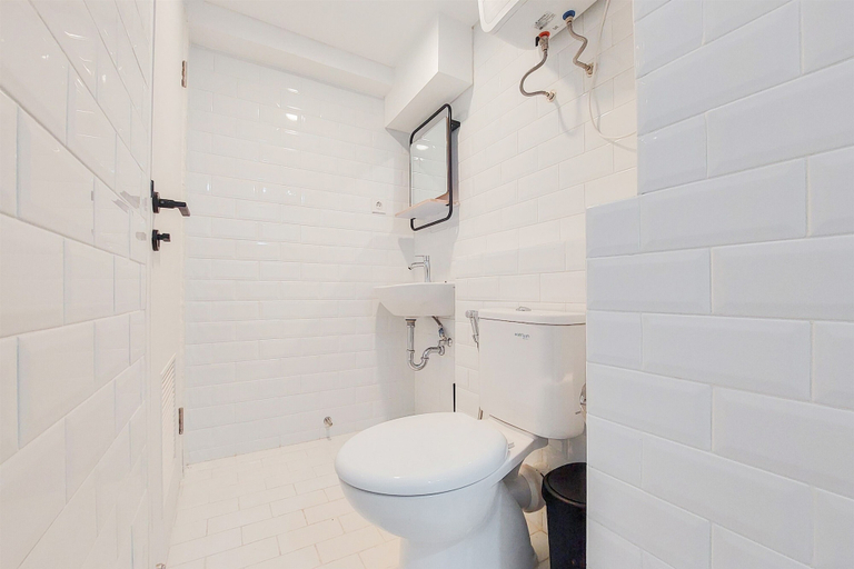 Bathroom 2, Big And Cozy Loft 3Br Kingland Avenue Apartment, Tangerang