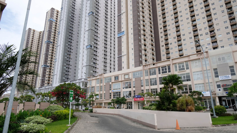 Exterior & Views 2, Cozy Living And Tidy 2Br At Puncak Dharmahusada Apartment, Surabaya