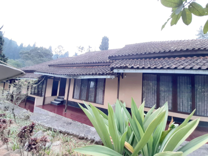 Exterior & Views 1, OYO 92999 Villa Melati Puncak, Bogor