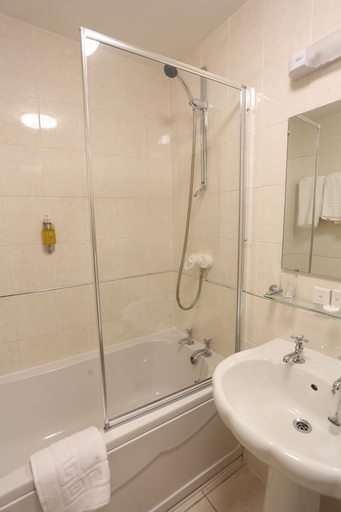 Bathroom 5, The Everglades Park Hotel, Halton
