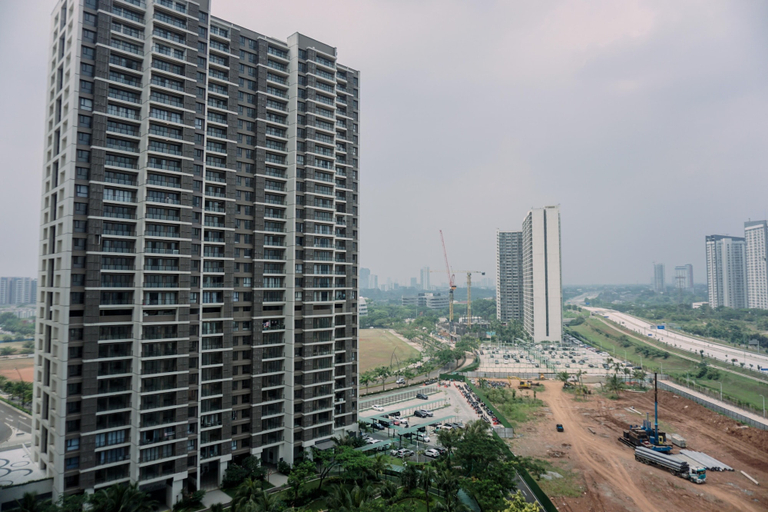 Exterior & Views 2, Homey And Spacious 3Br At Sky House Bsd Apartment, Tangerang Selatan