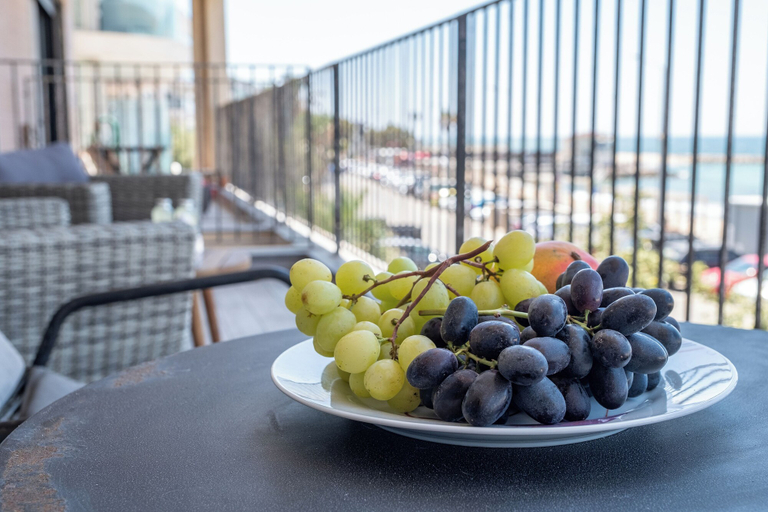 Food & Drinks, Stylish 1BR Beach-Front Apt w Sea View