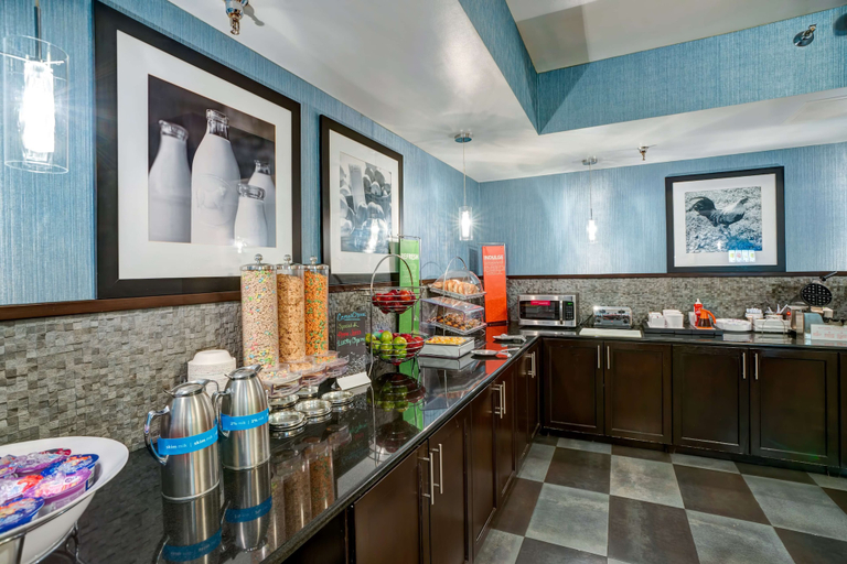 Food & Drinks 5, Hampton Inn State College, Centre