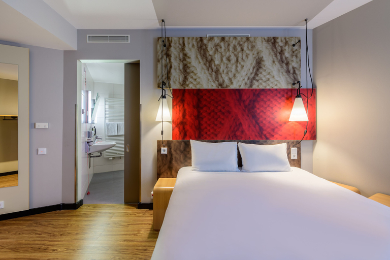 Bedroom 3, ibis Berlin Hauptbahnhof, Berlin