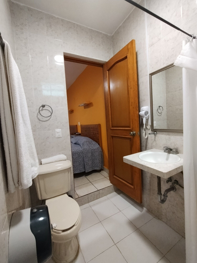 Bathroom 5, Hotel Los Ciruelos, Del Centro
