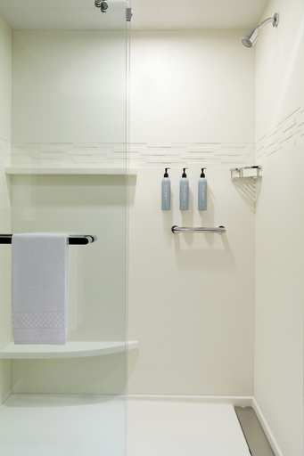 Bathroom 5, Residence Inn by Marriott Montreal Midtown, Montréal