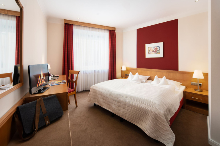 Bedroom 3, Hotel Baseler Hof, Hamburg