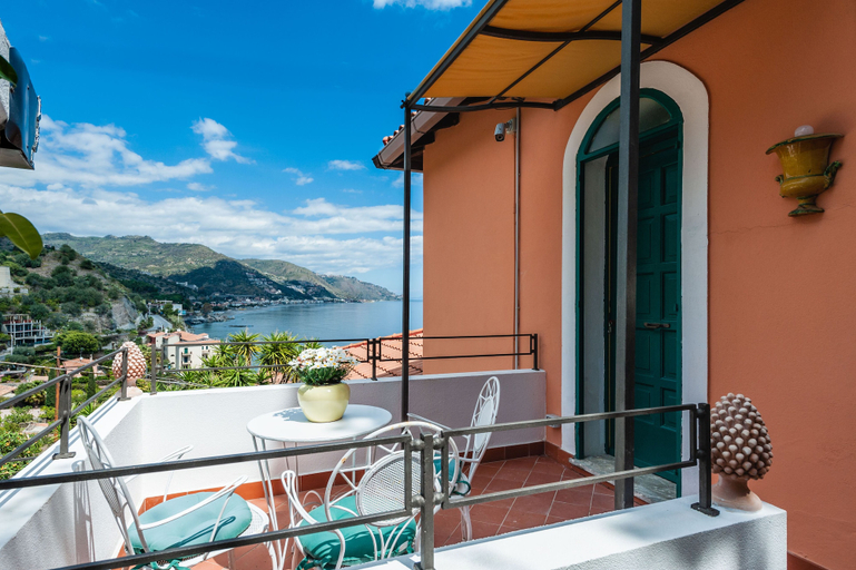 Others 4, Casetta Amelia Apts by Wonderful Italy, Messina