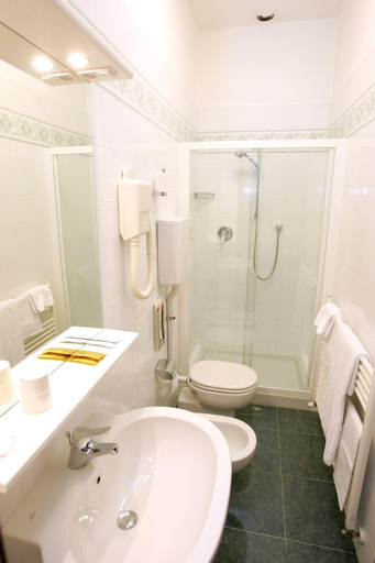 Bathroom 5, Le Petit Hotel, Torino