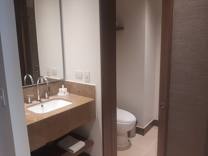 Bathroom 5, Hampton by Hilton Bucaramanga, Bucaramanga