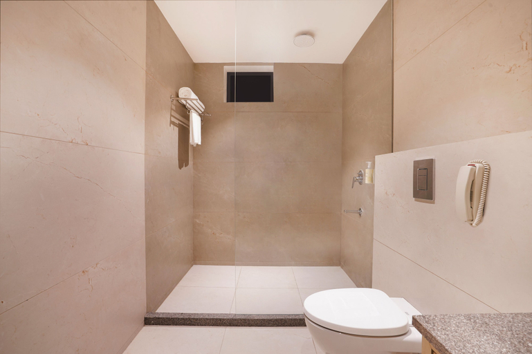 Bathroom 4, Lemon Tree Hotel Haridwar, Hardwar