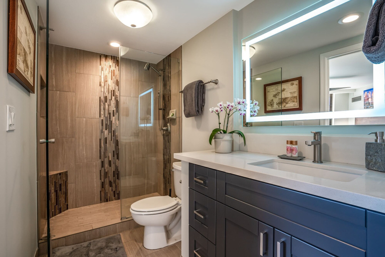 Bathroom 4, Modern & Polished Oceanfront Vistas, Maui