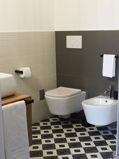 Bathroom 5, Ottantotto Viterbo, Viterbo