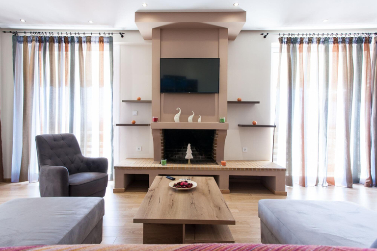Room 5, Luxurious 3-bdrm Seaside Retreat in Glyfada Fully Renovated, Attica