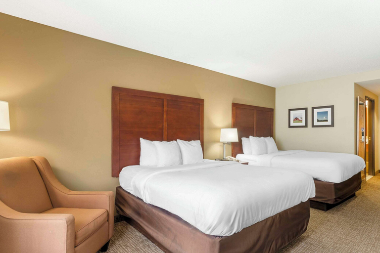 Bedroom 3, Comfort Inn & Suites Blytheville, Mississippi