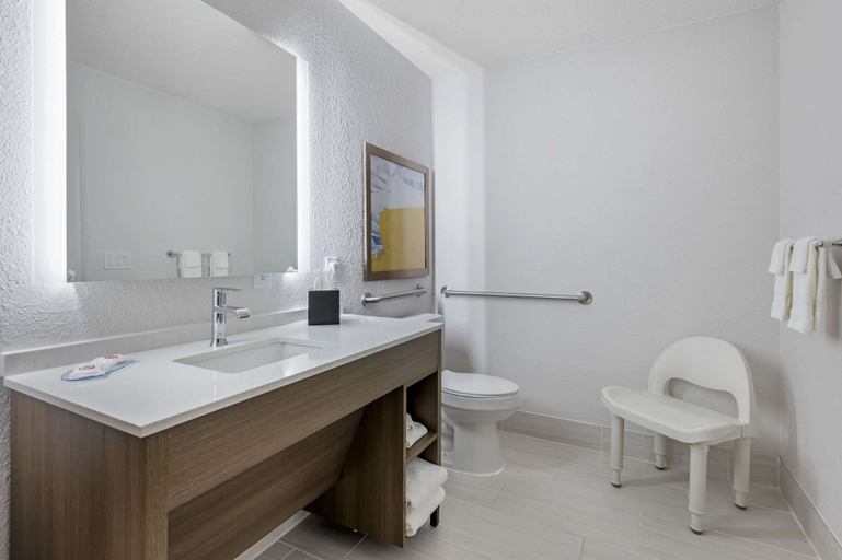 Bathroom, Comfort Suites West Indianapolis - Brownsburg, Hendricks