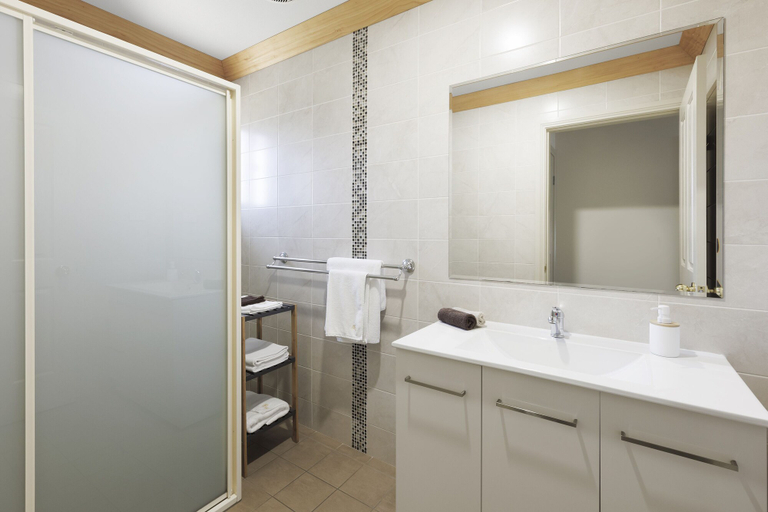 Bathroom 4, Black Gold Motel, Lithgow