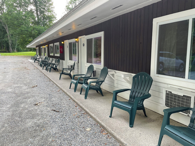 Exterior & Views 2, Northern Lights Lodge, Lamoille